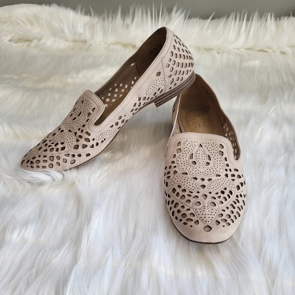 Naturalizer Shoes - Neutral "chic" loafers perfect for Spring and Summer!